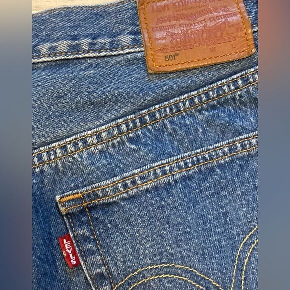 Women’s Levi’s High rise jean shorts Size 30 - Picture 4 of 4